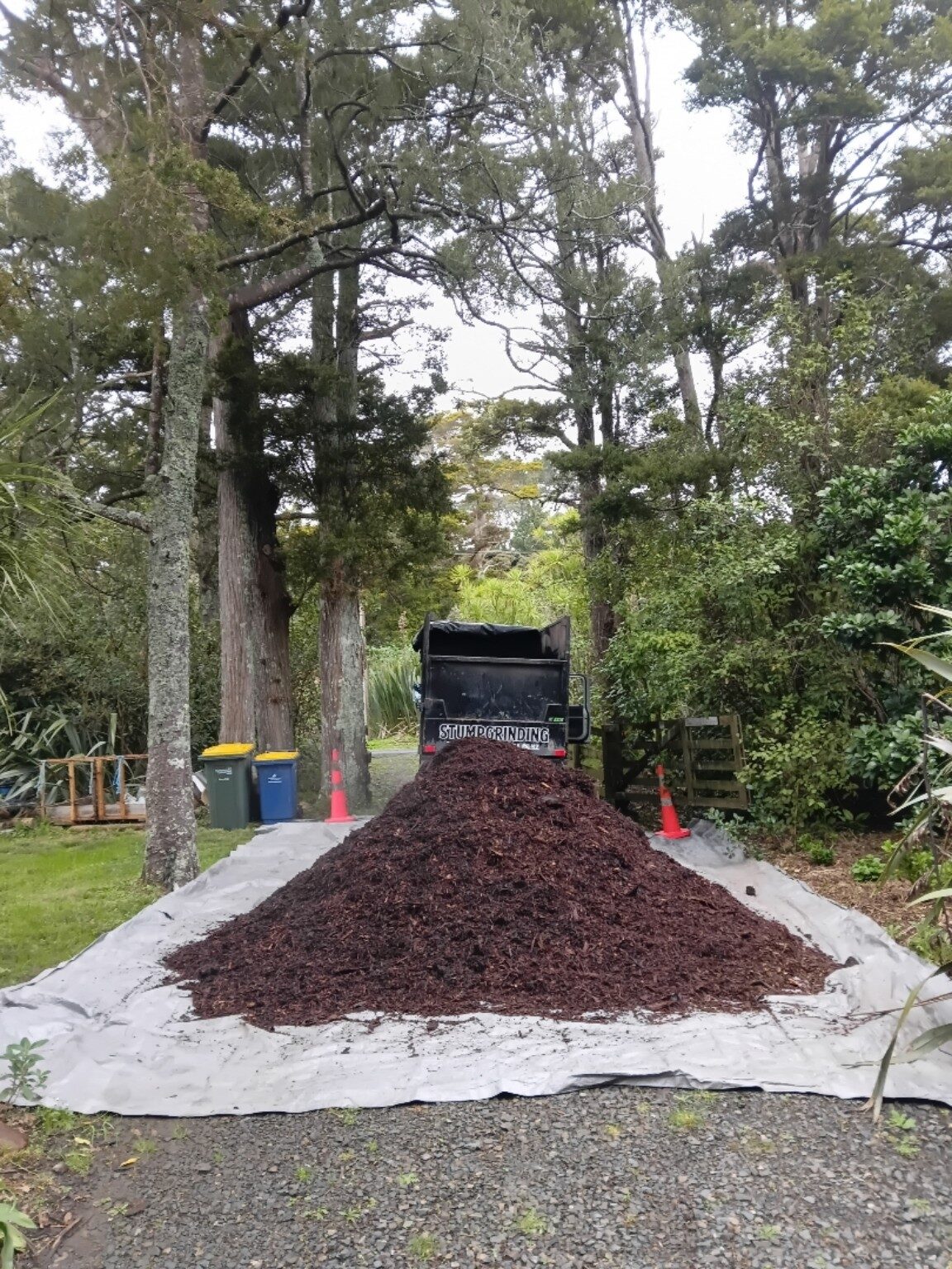 Hardfell delivering a large load of aged arborist mulch to an Auckland property